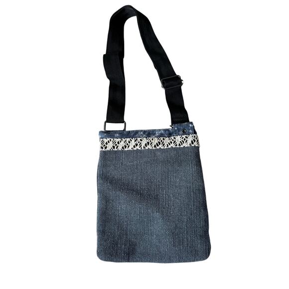 DAKINE JIVE mini purse/bag, adjustable strap; Canvas; Vintage; Gray with lace - Picture 2 of 9